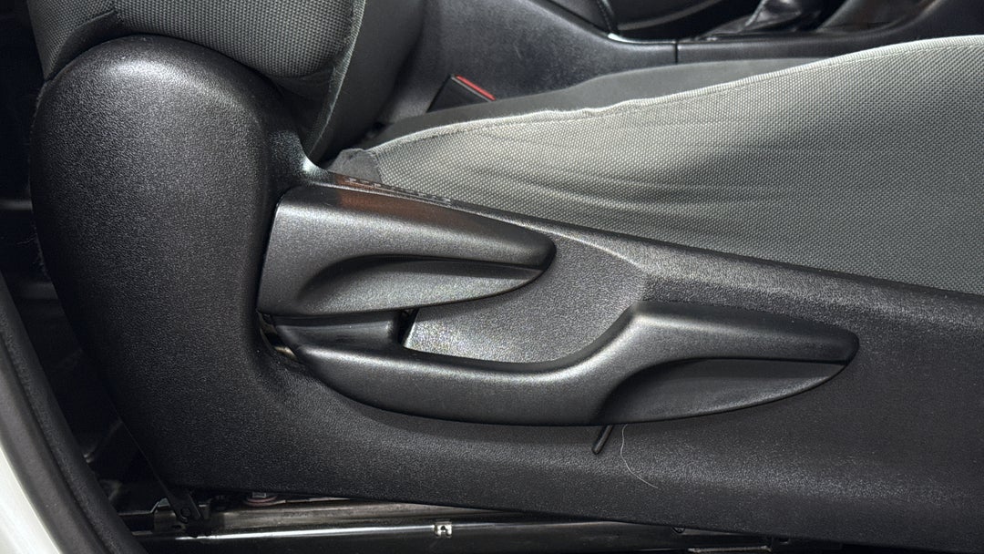 2019 Toyota Kluger Gx (4x2), Automatic, 105039 km, Drivers Side Adjustment Panel