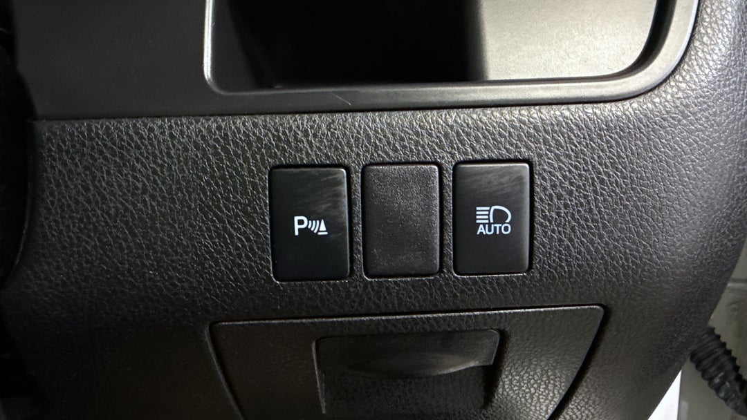 2019 Toyota Kluger Gx (4x2), Automatic, 105039 km, Utility Switches/Buttons