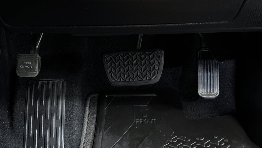 2019 Toyota Kluger Gx (4x2), Automatic, 105039 km, Pedals and Footmat