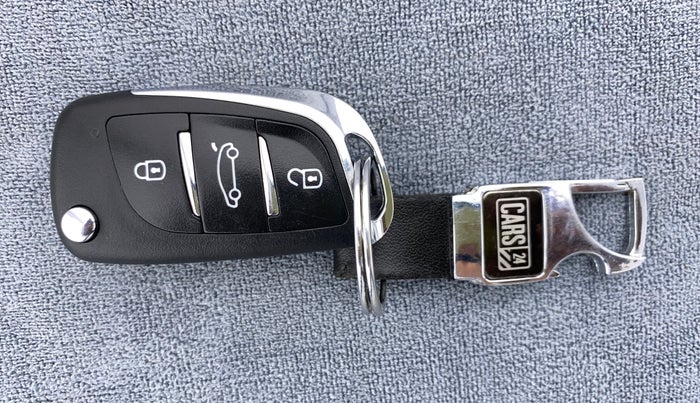 2018 Toyota Etios VX, Petrol, Manual, 16,485 km, Key Close Up