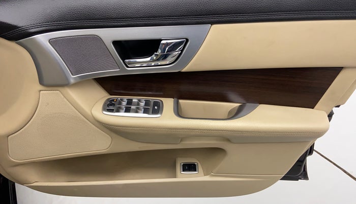 2015 Jaguar XF 2.2 DIESEL, Diesel, Automatic, 48,304 km, Driver Side Door Panels Control