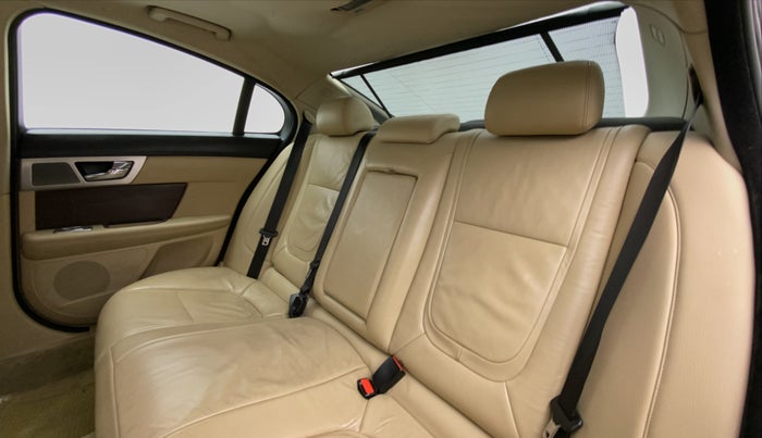 2015 Jaguar XF 2.2 DIESEL, Diesel, Automatic, 48,304 km, Right Side Rear Door Cabin