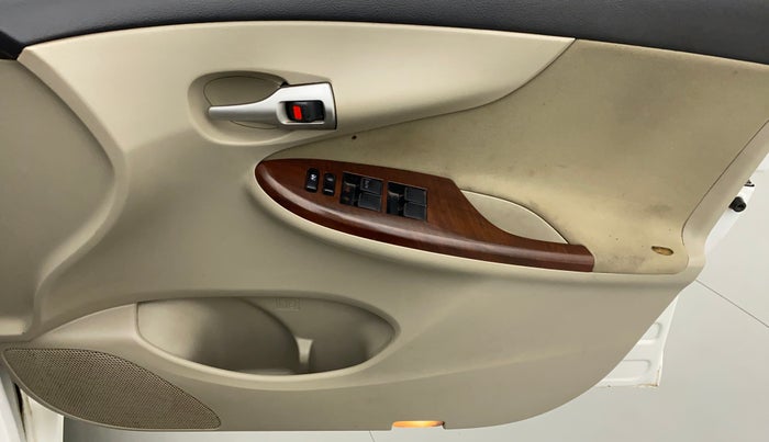 2012 Toyota Corolla Altis G, Petrol, Manual, 78,351 km, Driver Side Door Panels Control