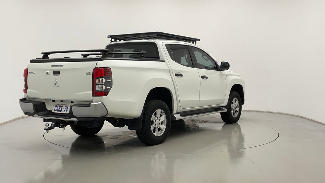 Right Back Diagonal (45- Degree) View