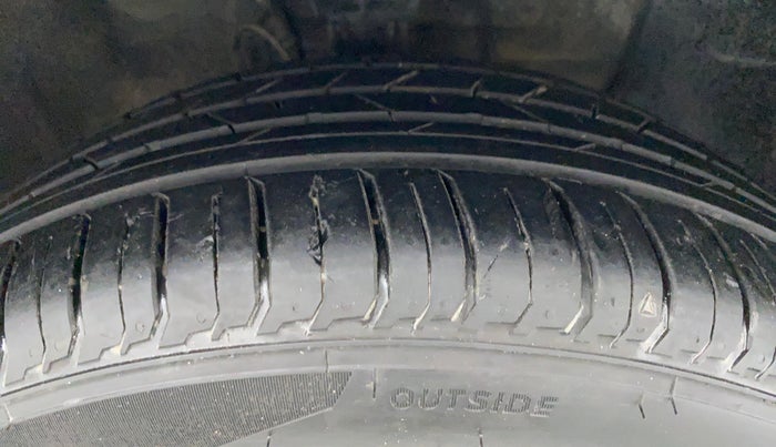 2018 Hyundai Elite i20 ASTA 1.2 DUAL TONE, Petrol, Manual, 27,636 km, Right Front Tyre Tread