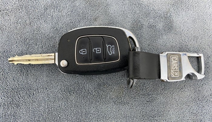 2018 Hyundai Elite i20 ASTA 1.2 DUAL TONE, Petrol, Manual, 27,636 km, Key Close Up