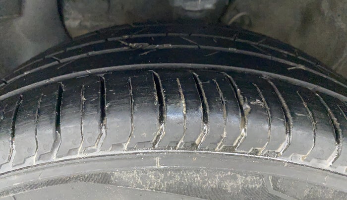 2018 Hyundai Elite i20 ASTA 1.2 DUAL TONE, Petrol, Manual, 27,636 km, Left Front Tyre Tread