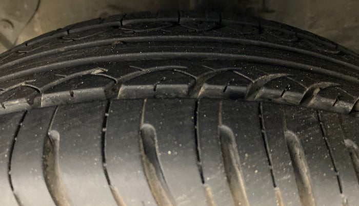 2017 Hyundai Xcent SX 1.2, Petrol, Manual, 57,230 km, Left Front Tyre Tread