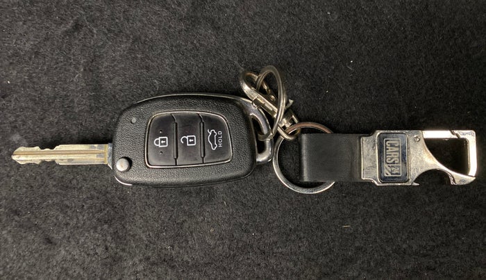 2017 Hyundai Xcent SX 1.2, Petrol, Manual, 57,230 km, Key Close Up