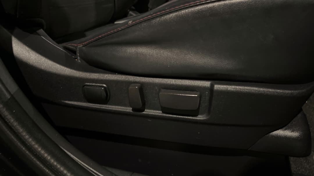 2020 Mitsubishi Outlander Black Edition 7 Seat (2WD), Automatic, 116086 km, Drivers Side Adjustment Panel