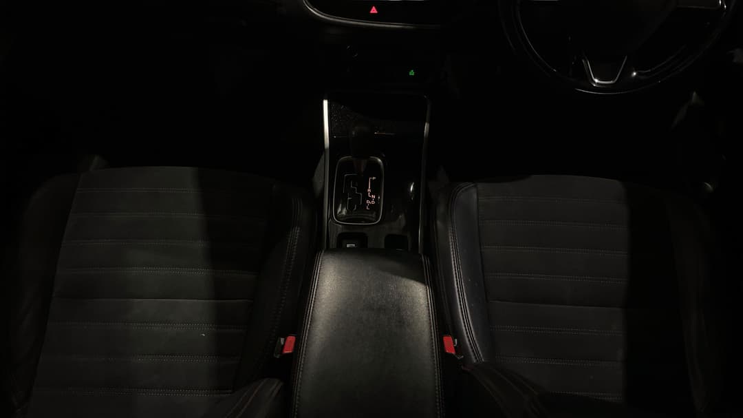 2020 Mitsubishi Outlander Black Edition 7 Seat (2WD), Automatic, 116086 km, Center Console