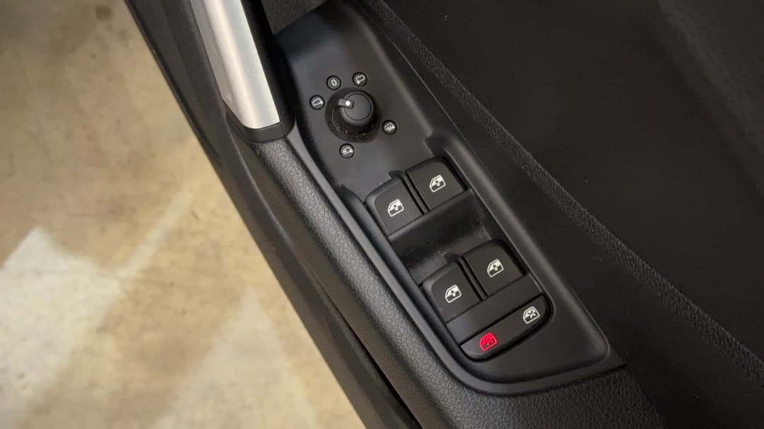 2021 Audi Q2 35 Tfsi Design (1.4 Tfsi), Automatic, 49109 km, Drivers Side Door Panel Controls