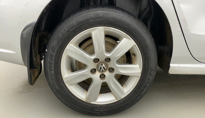 2011 Volkswagen Vento HIGHLINE 1.6 MPI, Petrol, Manual, 55,056 km, Right Rear Wheel