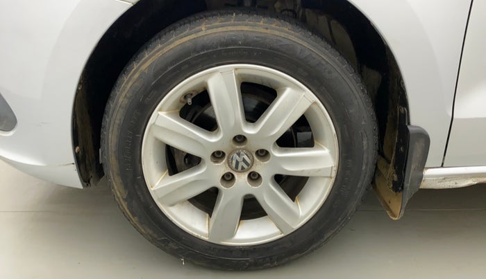 2011 Volkswagen Vento HIGHLINE 1.6 MPI, Petrol, Manual, 55,056 km, Left Front Wheel
