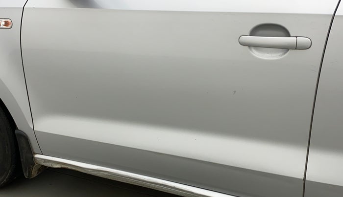 2011 Volkswagen Vento HIGHLINE 1.6 MPI, Petrol, Manual, 55,056 km, Front passenger door - Slightly dented
