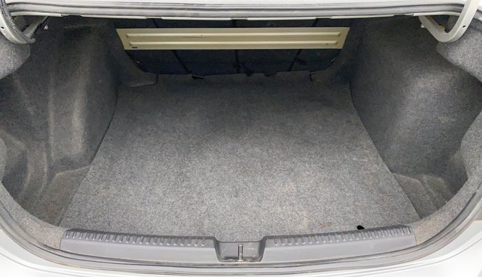 2011 Volkswagen Vento HIGHLINE 1.6 MPI, Petrol, Manual, 55,056 km, Boot Inside