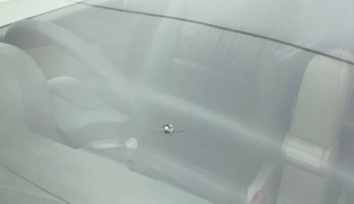 2011 Volkswagen Vento HIGHLINE 1.6 MPI, Petrol, Manual, 55,056 km, Front windshield - Minor spot on windshield