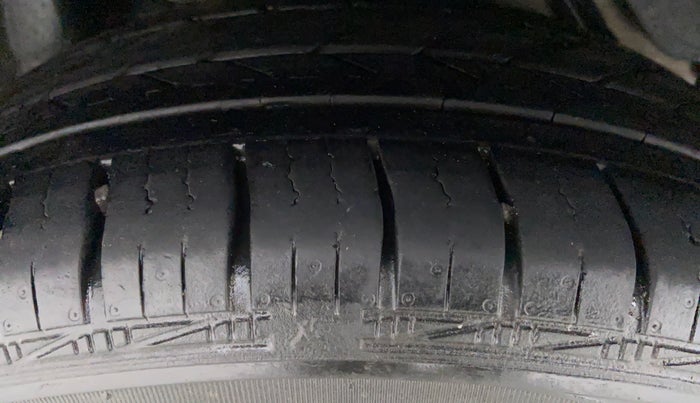 2018 Ford Figo Aspire 1.5 TREND DIESEL, Diesel, Manual, 31,934 km, Right Rear Tyre Tread