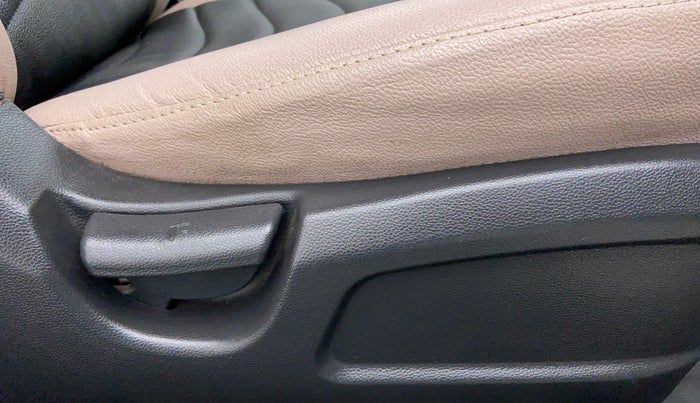 2014 Hyundai Elite i20 MAGNA 1.2, Petrol, Manual, 36,987 km, Driver Side Adjustment Panel