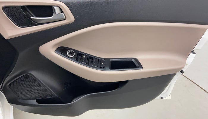 2014 Hyundai Elite i20 MAGNA 1.2, Petrol, Manual, 36,987 km, Driver Side Door Panels Controls