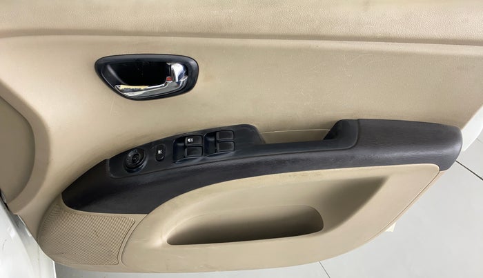 2011 Hyundai i10 MAGNA 1.2 KAPPA2, CNG, Manual, 89,654 km, Driver Side Door Panels Control