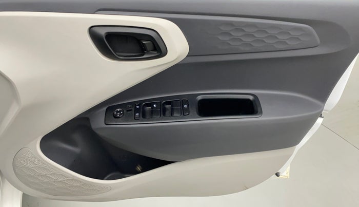 2020 Hyundai AURA S 1.2 CNG, CNG, Manual, 66,908 km, Driver Side Door Panels Control
