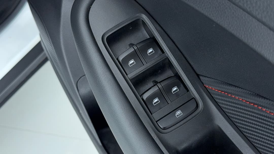 2020 MG Zst Essence, Automatic, 68716 km, Drivers Side Door Panel Controls