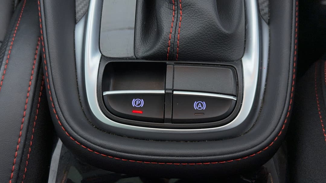 2020 MG Zst Essence, Automatic, 68716 km, Handbrake