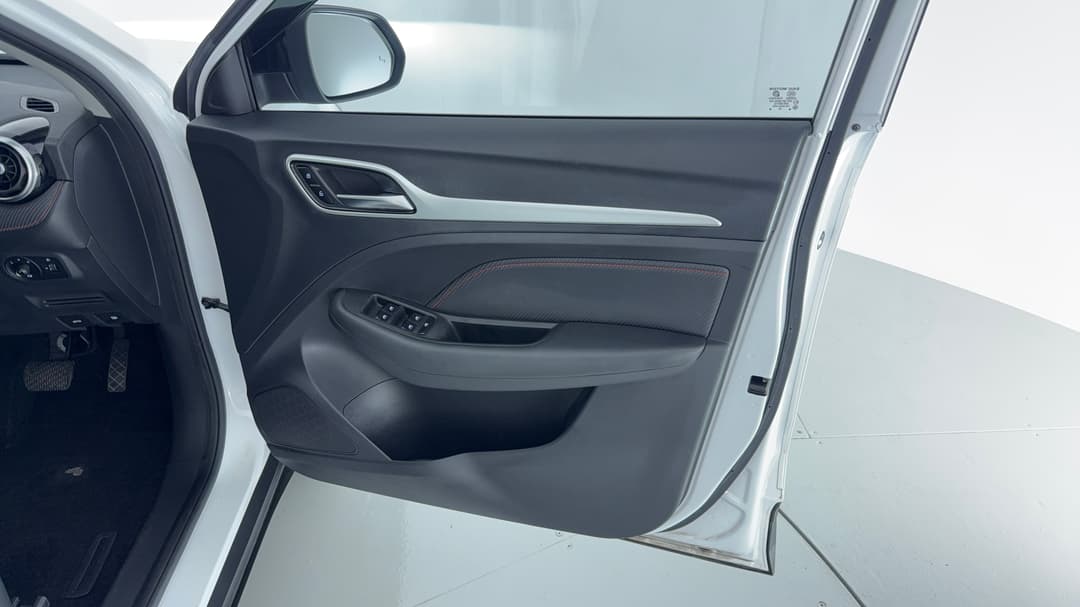 2020 MG Zst Essence, Automatic, 68716 km, Speaker View