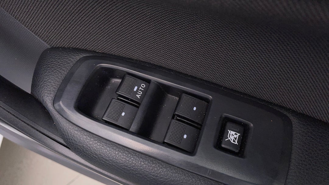 2017 Ford Ranger Xl 2.2 Hi-rider (4x2), Automatic, 92742 km, Drivers Side Door Panel Controls