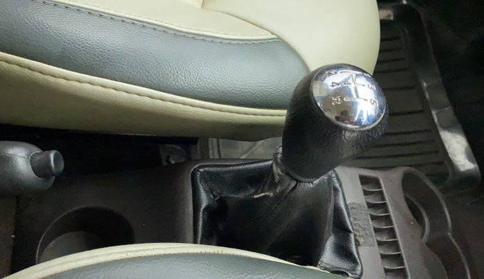 2011 Hyundai Santro Xing GL PLUS, Petrol, Manual, 71,205 km, Gear lever - Boot cover slightly torn