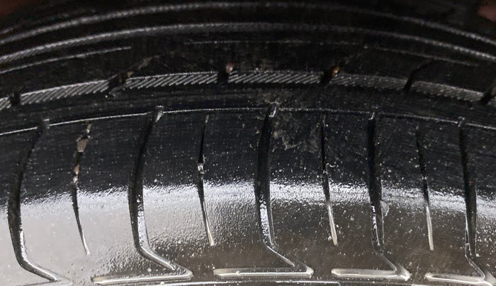 2016 Hyundai Xcent SX 1.2, Petrol, Manual, 28,661 km, Left Rear Tyre Tread