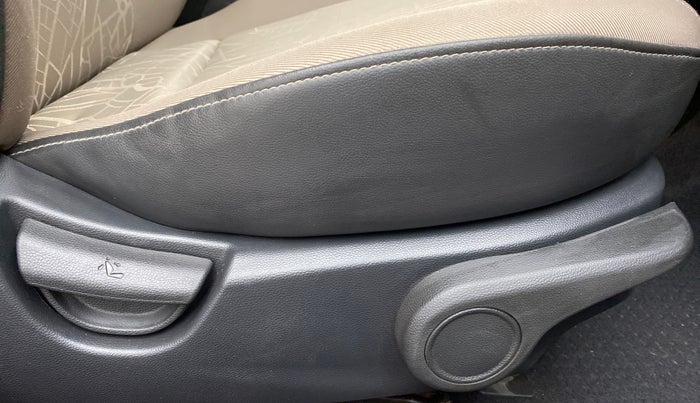 2016 Hyundai Xcent SX 1.2, Petrol, Manual, 28,661 km, Driver Side Adjustment Panel