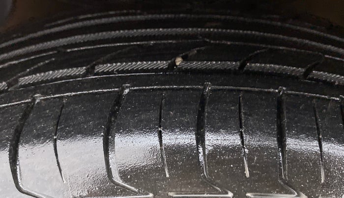 2016 Hyundai Xcent SX 1.2, Petrol, Manual, 28,661 km, Left Front Tyre Tread