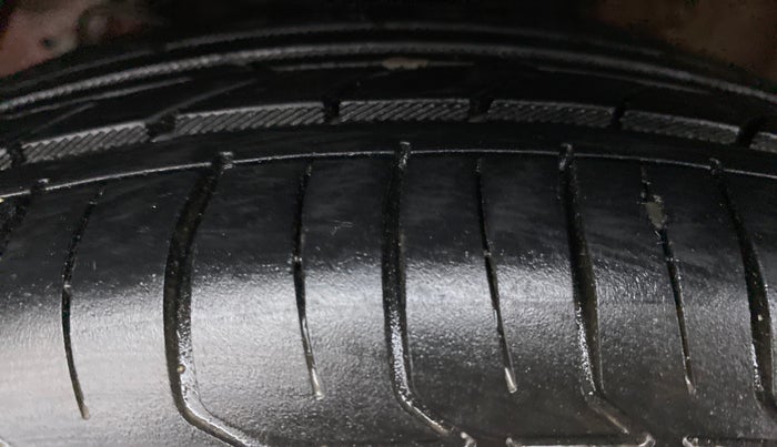 2016 Hyundai Xcent SX 1.2, Petrol, Manual, 28,661 km, Right Rear Tyre Tread