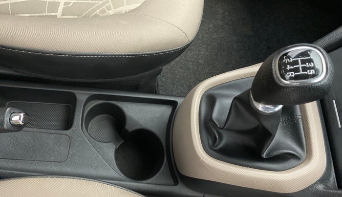 2016 Hyundai Xcent SX 1.2, Petrol, Manual, 28,661 km, Gear Lever