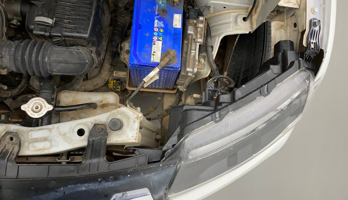 2020 Renault Kwid RXT 1.0 AMT (O), Petrol, Automatic, 26,669 km, Left headlight - Clamp has minor damage