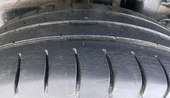 2015 Hyundai Elite i20 MAGNA 1.2, Petrol, Manual, 58,568 km, Left Rear Tyre Tread