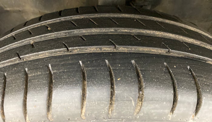 2018 Maruti Wagon R 1.0 VXI, Petrol, Manual, 62,196 km, Left Front Tyre Tread