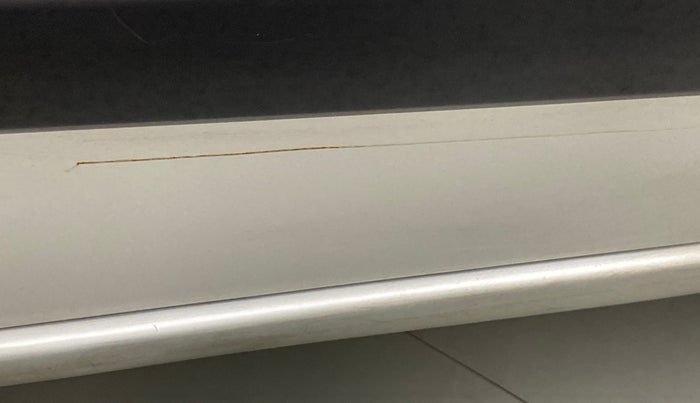 2018 Maruti Wagon R 1.0 VXI, Petrol, Manual, 62,196 km, Front passenger door - Minor scratches