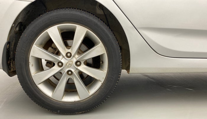 2012 Hyundai Verna FLUIDIC 1.6 SX VTVT, Petrol, Manual, 40,114 km, Right Rear Wheel