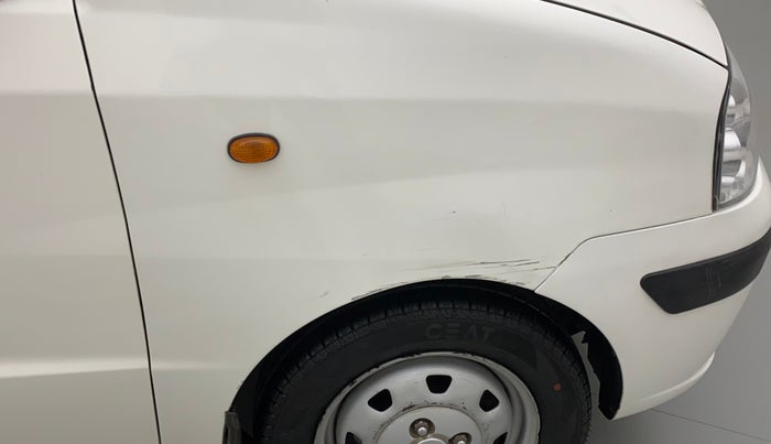 2014 Hyundai Santro Xing GL PLUS, Petrol, Manual, 1,00,072 km, Right fender - Paint has minor damage