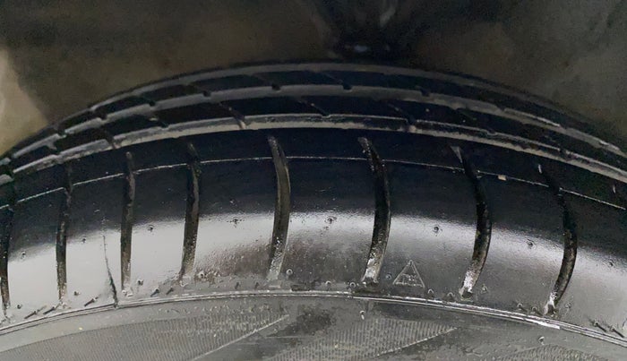 2014 Hyundai Santro Xing GL PLUS, Petrol, Manual, 1,00,072 km, Left Front Tyre Tread