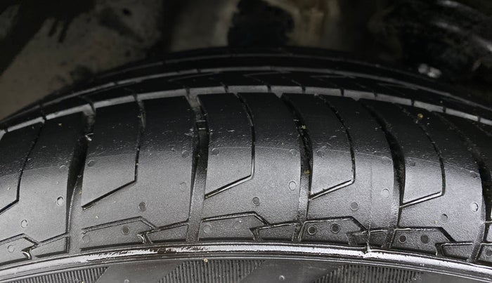 2017 Hyundai Creta SX PLUS AT 1.6 DIESEL, Diesel, Automatic, 82,642 km, Left Front Tyre Tread