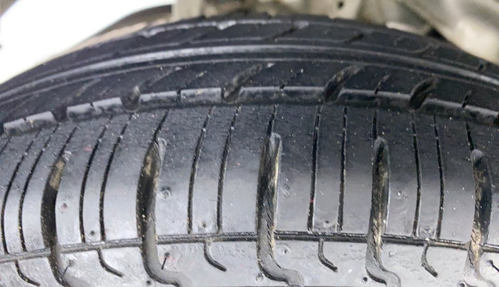2015 Hyundai Eon ERA PLUS, Petrol, Manual, 14,727 km, Right Rear Tyre Tread