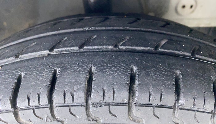 2015 Hyundai Eon ERA PLUS, Petrol, Manual, 14,727 km, Right Front Tyre Tread