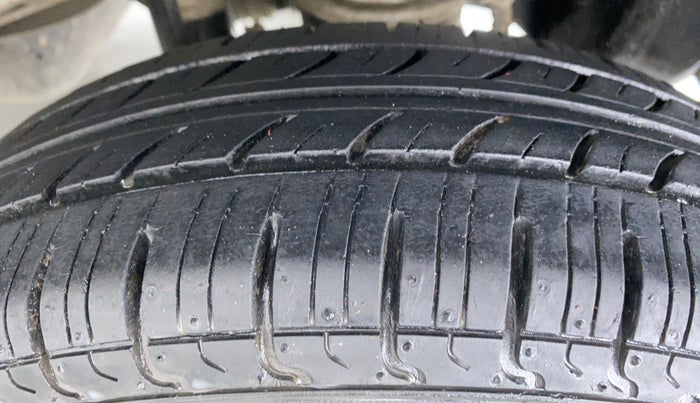 2015 Hyundai Eon ERA PLUS, Petrol, Manual, 14,727 km, Left Rear Tyre Tread