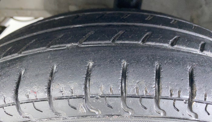2015 Hyundai Eon ERA PLUS, Petrol, Manual, 14,727 km, Left Front Tyre Tread