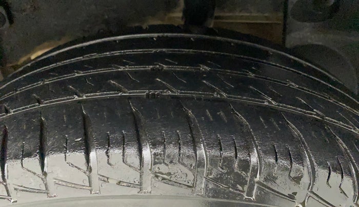 2015 Renault Duster RXL PETROL, Petrol, Manual, 56,809 km, Left Rear Tyre Tread