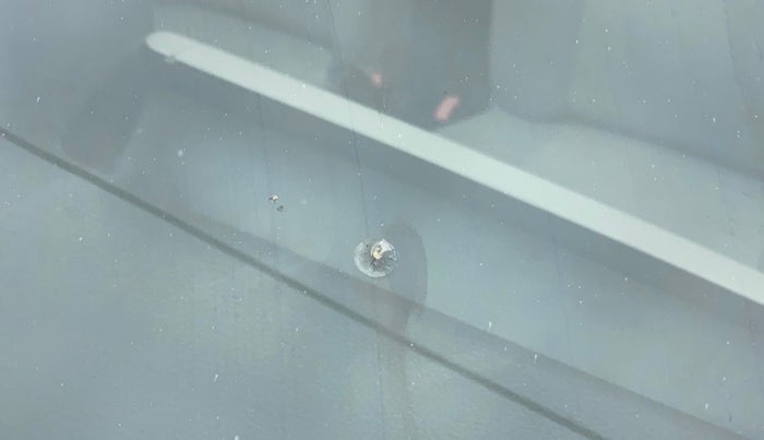 2015 Renault Duster RXL PETROL, Petrol, Manual, 56,809 km, Front windshield - Minor spot on windshield